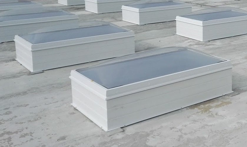 Bodové střešní světlíky s denním větráním